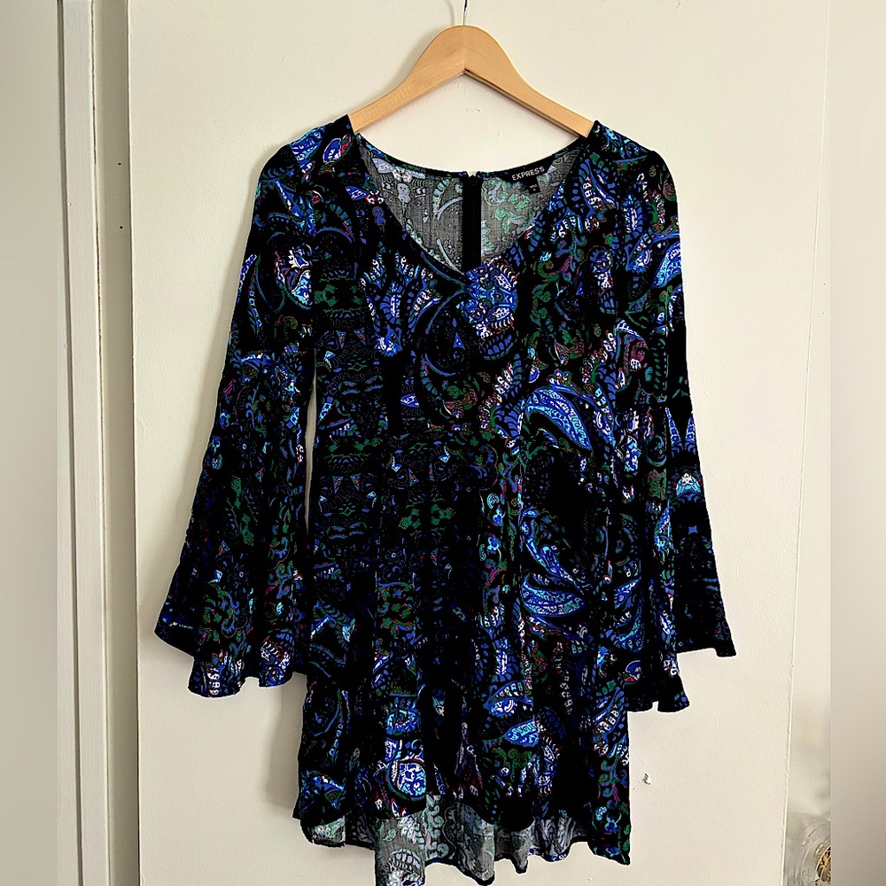 Express Womens Sz 4 Flared sleeve vneck paisley print mini dress